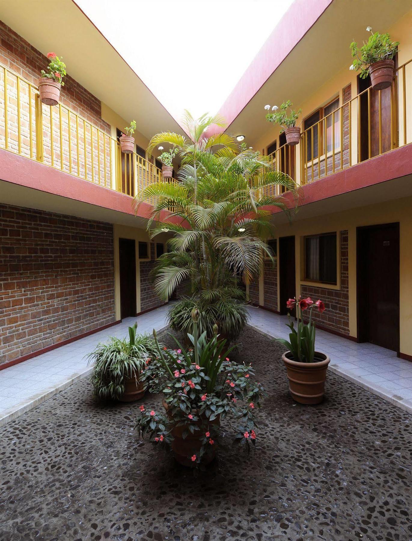 Hotel Arboledas Industrial Guadalajara Exteriör bild